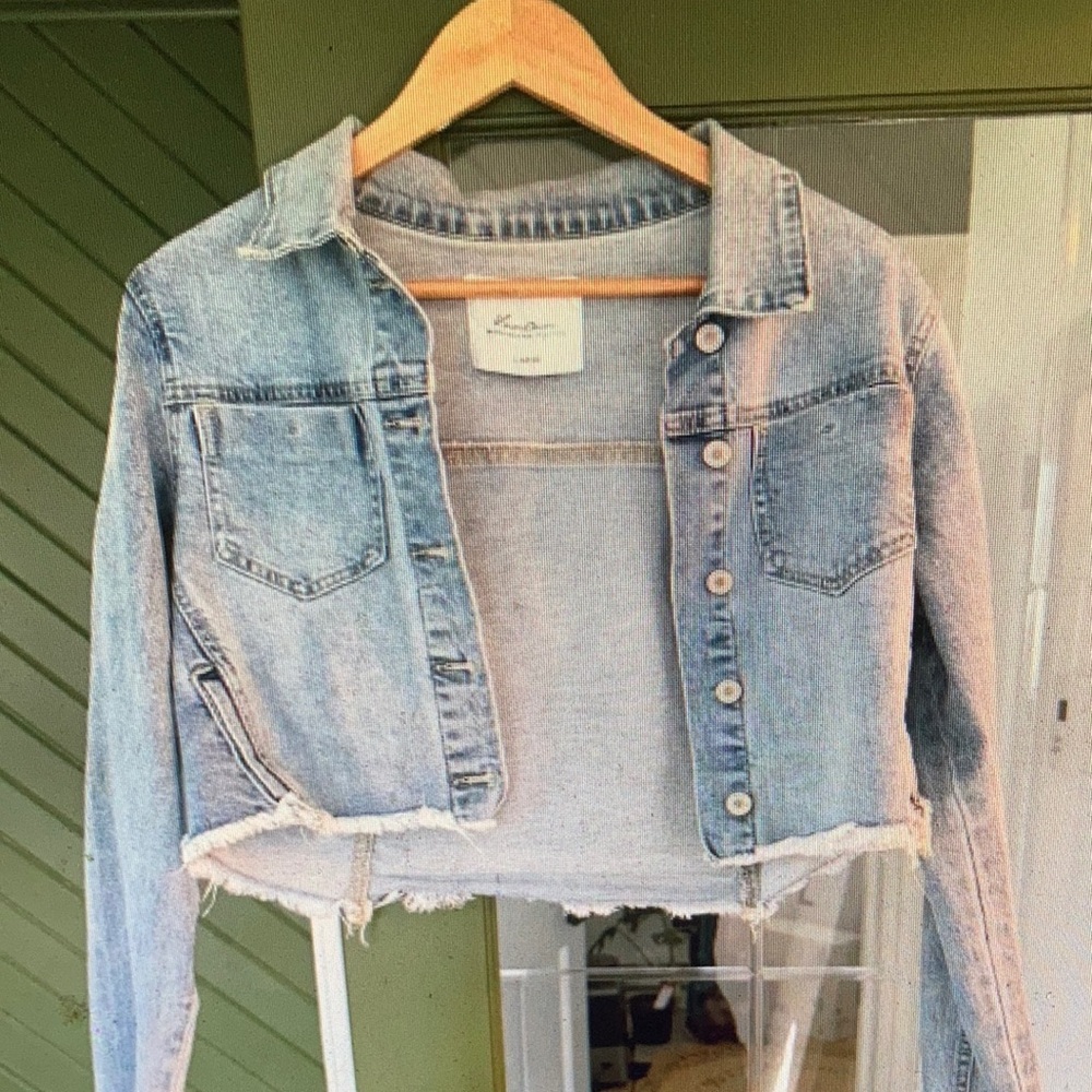 Kancan Cropped Denim Jacket Size Large Raw Frayed Hem Light Wash
